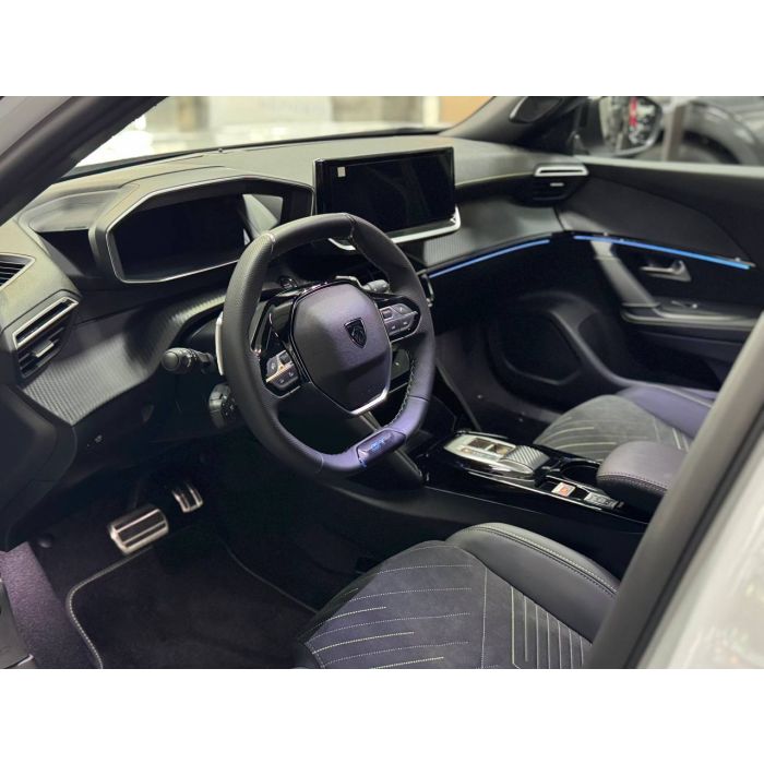 Peugeot 2008 HYBRID 1,2 л (136 к. с.) eDCS6 GT 2025