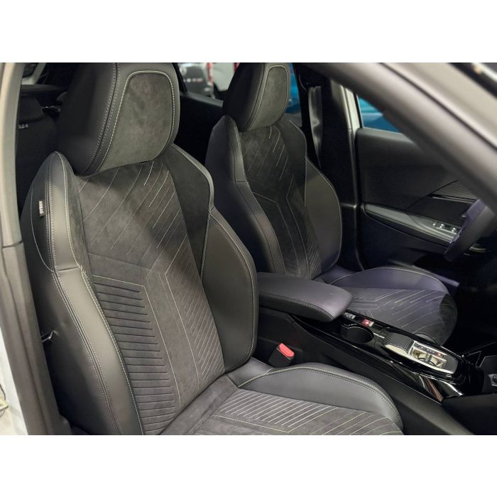 Peugeot 2008 HYBRID 1,2 л (136 к. с.) eDCS6 GT 2025