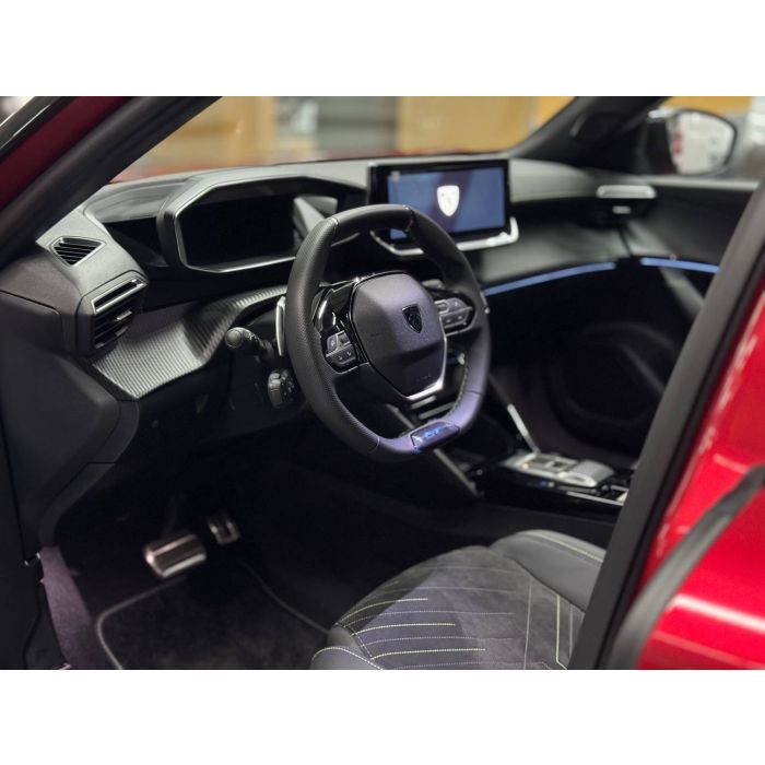 Peugeot 2008 HYBRID 1,2 л (136 к. с.) eDCS6 GT 2025