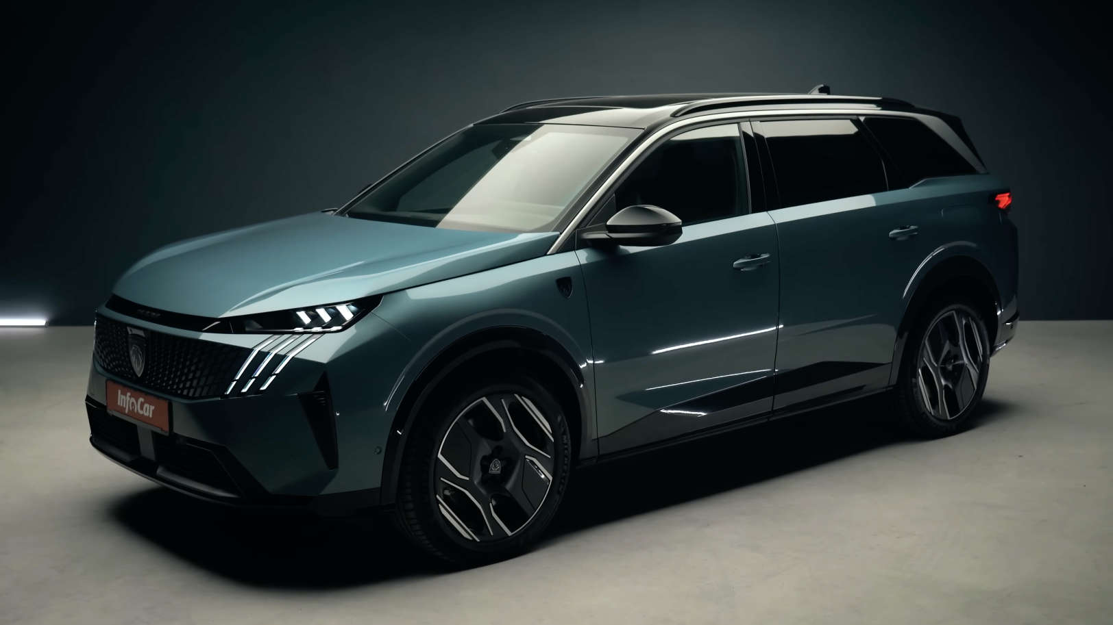 Абсолютно новий PEUGEOT e-5008 уже в Україні!