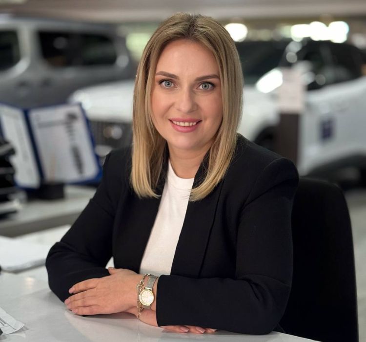 Менеджер з продажу автомобілів Марина Крошка